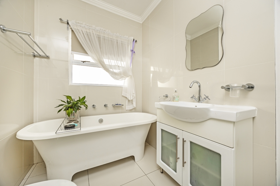 6 Bedroom Property for Sale in Door De Kraal Western Cape